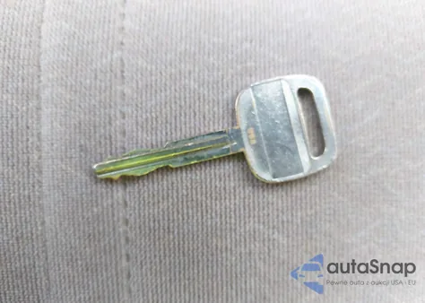 1999 Toyota Camry Le z USA, uszkodzony, nr VIN 4T1BG28KXXU561908